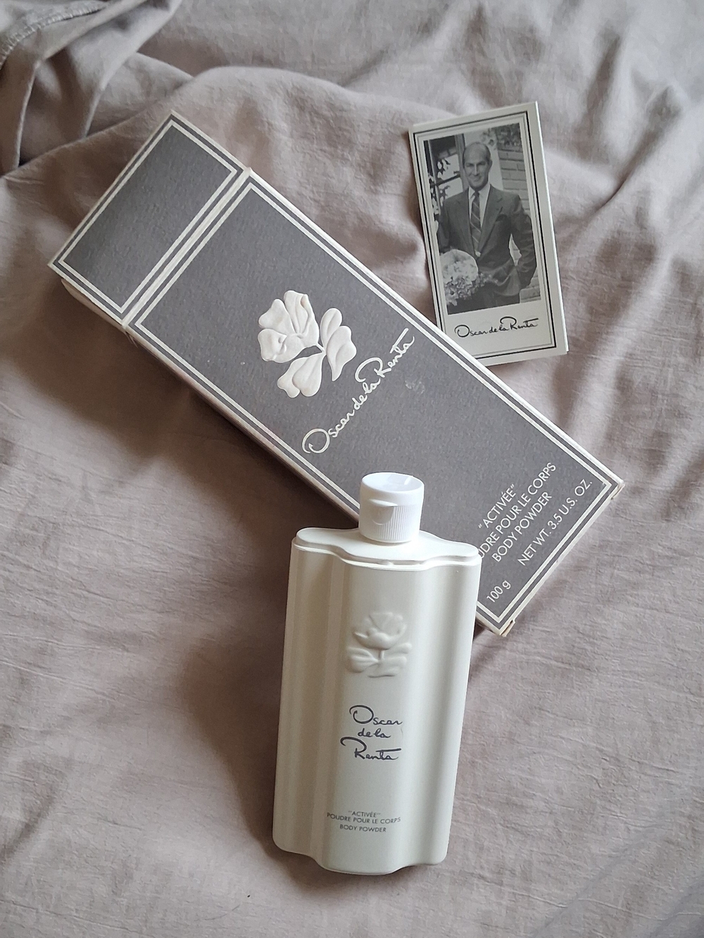 Oscar de la Renta Cream Body Powder – Soft Scented Skincare